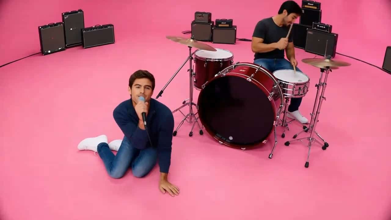 AI APT MV